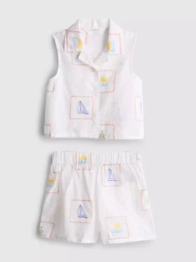 1,5–9 Jahre | Besticktes Set aus ärmellosem Hemd und Shorts