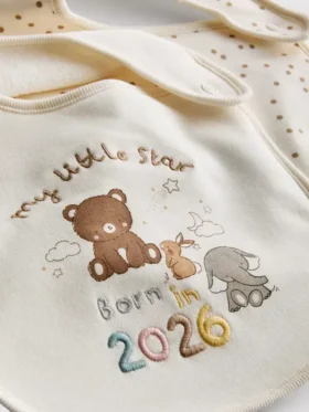 2er-Pack „Born in 2026“-Lätzchen