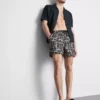 Badeshorts mit abstraktem Print
