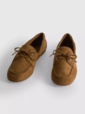 Bootsschuhe mit Schnürdetails