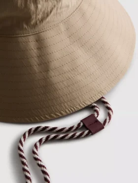 Bucket-Hat mit Kinnriemen
