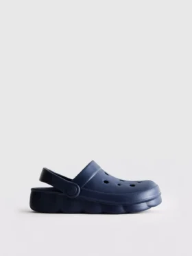 Clogs mit Fersenriemen