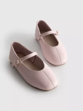 Die „The Edit“-Flache Schuhe aus Leder