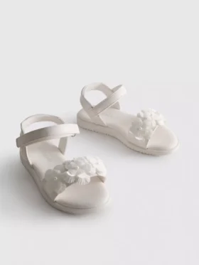 Festliche Sandalen mit Tüllblumen