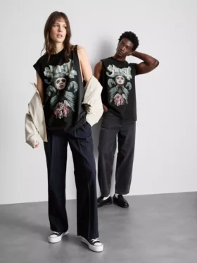 „Ghost“-T-Shirt mit kurzen Ärmeln