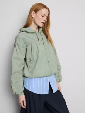 Leichte, geraffte Jacke