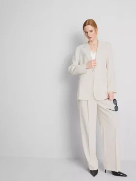 Lila Blazer mit einreihigem Verschluss