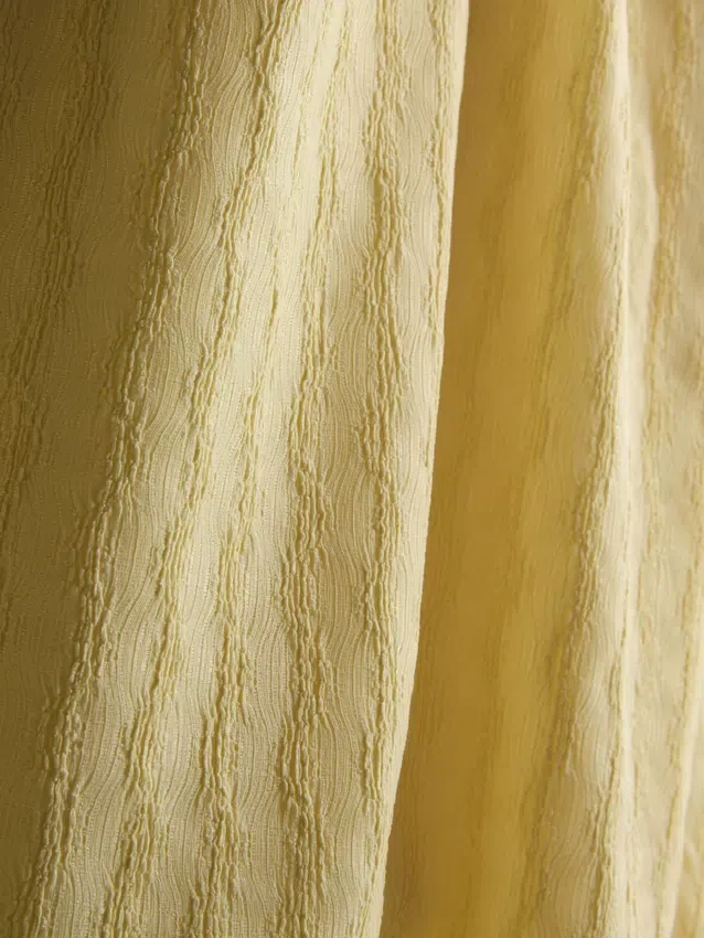 Mini-Kleid mit gekräuselten Flügelärmeln
