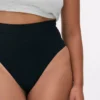 Nahtloser, figurformender String mit hoher Taille