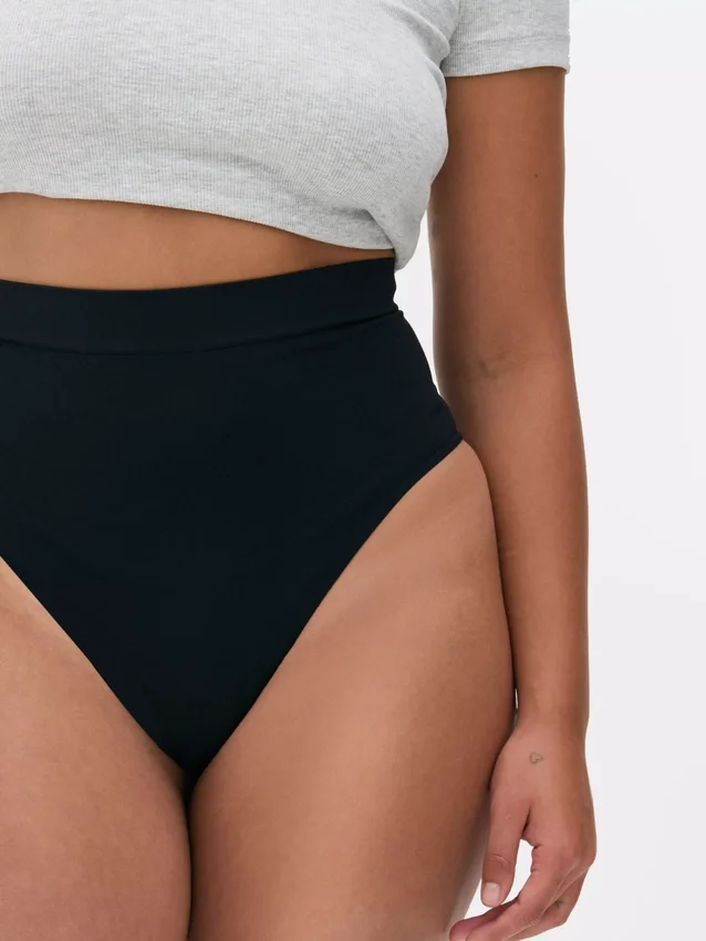 Nahtloser, figurformender String mit hoher Taille