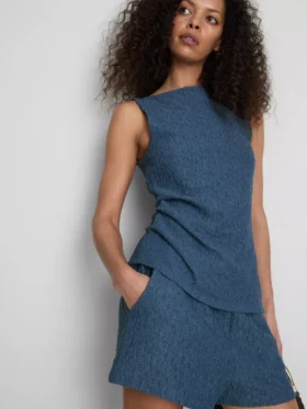 Paula Echevarría: Gerüschtes Tanktop aus Crinkle-Stoff