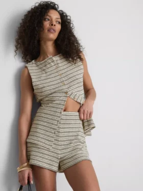 Paula Echevarría – Gestrickte gestreifte Mini-Shorts