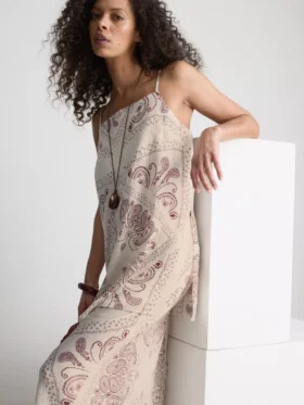 Paula Echevarría – Langes Cami-Top aus geknittertem Satin