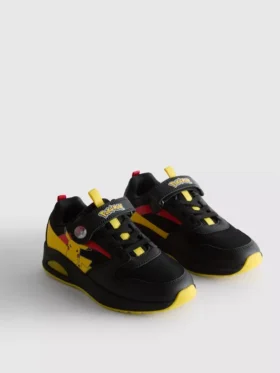 Pokémon-Sneaker mit Leuchteffekt