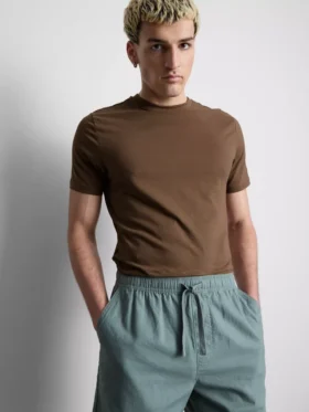 Schmal geschnittenes Stretch-T-Shirt