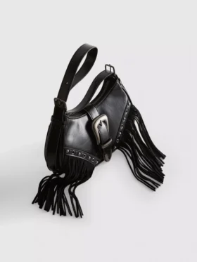 Schultertasche mit Fransen und Schnallenverschluss