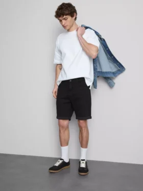 Slim-Fit-Jeansshorts mit mittlerer Leibhöhe