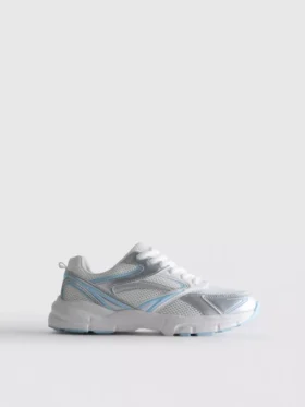 Sneaker mit grobem Netzstoff
