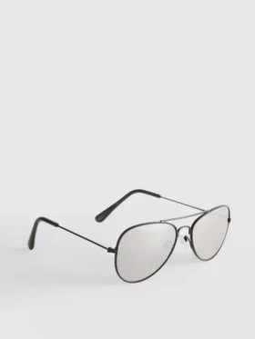 Sonnenbrille im Pilotenstil