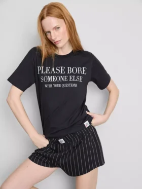 „The Devil Wears Prada“-Shorty-Schlafanzug mit Slogan